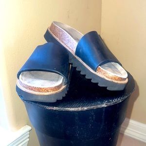 Chooka Casey Leather Slides